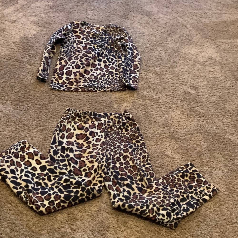 Soft and cozy fleece  leopard print lounging set